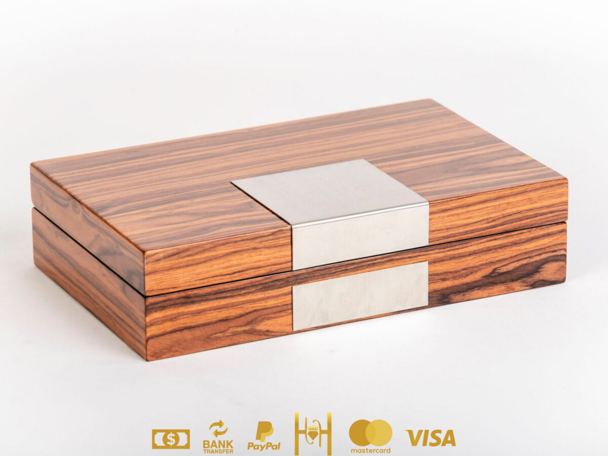 Estuche joyero fabricado en madera de Nogal con interior en gamuza color gris